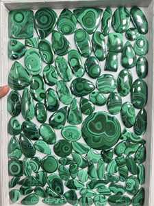 มาลาไคต์คุณภาพสูงสุด ราคาขายส่ง หินมาลาไคต์เม็ดเดี่ยวคุณภาพเยี่ยม คาโบชองมาลาไคต์คุณภาพสูงสำหรับทำเครื่องประดับ - Product Image 3