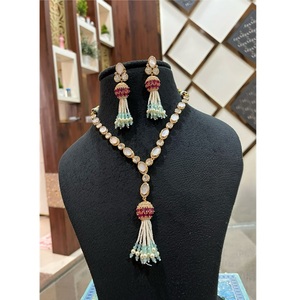 Magnifique collier en laiton plaqué or de qualité supérieure avec ensemble de boucles d'oreilles en moissanite pour femmes, collection pour mariage. - Product Image 1