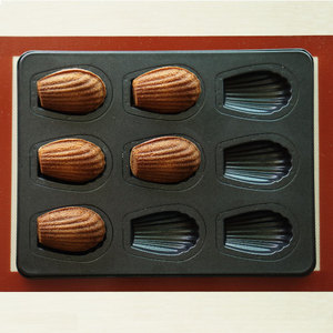 ถาดอบขนมมาเดลีนแบบมืออาชีพ 9 ช่อง ขนาด 2 ซม. ลึกพิเศษ ทำจากเหล็กคาร์บอนเคลือบสารกันติด ใช้กับเตาอบได้ เหมาะสำหรับทำมาเดลีนเนื้อไส้เยอะ - Product Image 4