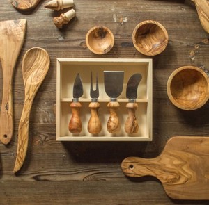 Ensemble de couteaux à fromage avec manche en bois de qualité supérieure dans un coffret cadeau – Ensemble d'outils de service en acier inoxydable pour charcuterie, gâteau et beurre - Product Image 3