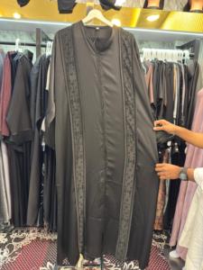 Abaya Tradicional Islámica Negra de Alta Calidad para Mujer, Estilo Dubái, Saudí, de Poliéster Transpirable, Largo hasta el Tobillo, para Primavera - Product Image 3