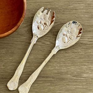 Juego de servidores de ensalada de metal con revestimiento negro minimalista moderno para accesorios de cocina modernos y una experiencia culinaria de alta calidad. - Product Image 6