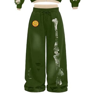 Conjunto de Sudadera con Capucha Verde para Hombre, Estilo Urbano con Estampado Digital, Conjunto de Dos Piezas con Patrón de Huesos y Pantalones con Cremallera - Product Image 3