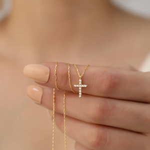 Pendentif Croix 0,09 ct Couleur E Qualité VVS en Or Massif 14K avec Diamant de Laboratoire Délicat, Bijou Spirituel Religieux Unisexe - Product Image 4