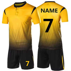 Uniformes de Fútbol a Bajo Precio y con MOQ Bajo, Conjuntos de Fútbol con Diseño Sublimado Personalizado, con Nombre y Número de Equipo Personalizados - Product Image 6
