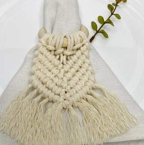 Porta servilletas de macramé, decoración de mesa de boda estilo boho, anillo para servilletas bohemio, decoración de boda bohemia, adorno de mesa - Product Image 1