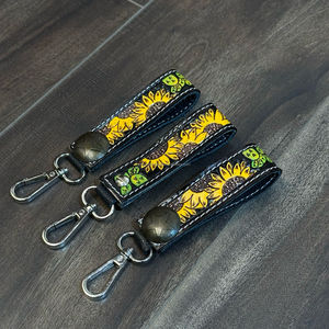 Porte-clés de poignet en cuir Offre Spéciale usiné à la main avec porte-clé en cuir de vachette véritable Concho en métal - Product Image 5