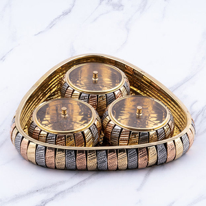 Ensemble de bols de service en laiton, plateau triangulaire, bols ronds, plat à nourriture et à collations en métal poli pour les fêtes et la cuisine - Product Image 1
