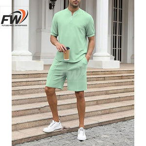 Conjunto de verano informal de 2 piezas para hombre, de punto, de alta calidad, transpirable, con camiseta de manga corta y pantalones cortos. - Product Image 2
