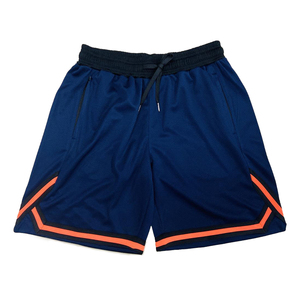 Shorts de basketball décontractés pour hommes, vert, 100 % polyester, séchage rapide, avec cordon de serrage à la taille et design à rayures latérales - Product Image 2
