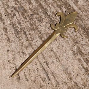 มีดเนยทองเหลืองพรีเมียม งานแฮนด์เมดสุดหรู สำหรับทาเนย ชีส แยม ขนมปัง ขอบเรียบ ทนทาน อุปกรณ์ครัวและรับประทานอาหารสไตล์วินเทจ - Product Image 1