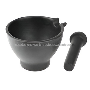 Décoration et outil de cuisine rustique : mortier en fonte à finition martelée avec pilon - Product Image 1