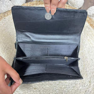 Pochette en cuir de vachette premium à motif damier et gravures, avec dragonne, motif floral, fermeture éclair et porte-cartes multiples pour femme - Product Image 6