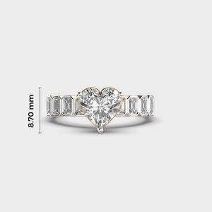 Anillo de Compromiso Clásico de Oro Blanco de 14K con Diamantes Totales de 3.20 CT, Diamante Cultivado en Laboratorio en Forma de Corazón, Engaste de Bisel con Piedras Laterales de Corte Esmeralda - Product Image 5