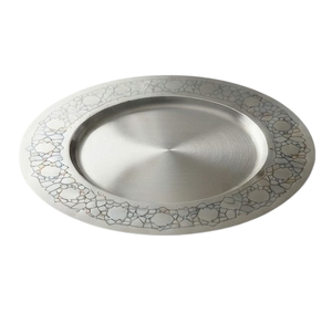 Assiettes de service rondes tendance en argent gravé pour mariage, assiettes de présentation pour aliments et salades - Product Image 5