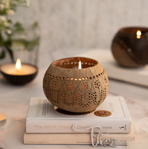 Porte-bougie en terre cuite vibrante et métal vert olive avec de jolis motifs floraux découpés. Disponible au prix de gros. - Product Image 6