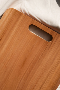 Planche à servir contemporaine en bois pour charcuterie, fromages, pizzas, snacks et présentation d'apéritifs - Product Image 6