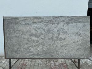 แผ่นหินวีเนียร์คุณภาพดี ปี 2026 หินชนวนธรรมชาติแบบยืดหยุ่น สีเงินเทา ขนาดสั่งทำได้ สำหรับโรงเรียน โรงแรม ผลิตในอินเดีย - Product Image 5