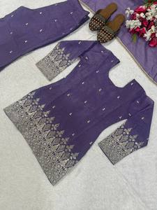 Ensemble Salwar Kameez traditionnel pour femmes en soie violette avec broderie en fil et sequins, Dupatta, séchage rapide, réversible, style indien/pakistanais - Product Image 3