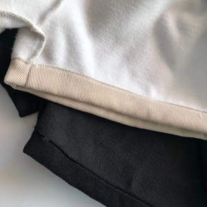 Shorts Deportivos de Lino/Algodón Transpirables para Mujer, Cintura Media, con Logotipo Frontal, Cintura Elástica y Bolsillos - Shorts Casuales Village Impex - Product Image 3