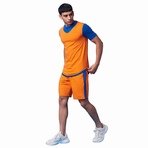 Conjunto de verano para hombre al por mayor, camiseta de dos colores y pantalones cortos con diseño y talla personalizados. - Product Image 6
