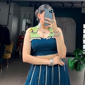 Élégant Lehenga Choli en Rayonne Premium pour Navratri avec Dentelle Miroir de Qualité Supérieure, Robe Traditionnelle Fabriquée par Royal Export - Product Image 2