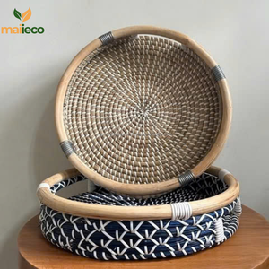 Plateaux de rangement élégants en jonc de mer bleu profond faits à la main en rotin moderne laque élever la cuisine et l'espace de vie avec vaisselle - Product Image 5