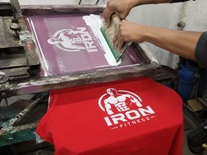 เสื้อกล้ามออกกำลังกายสีแดงสำหรับผู้ชาย เสื้อกีฬาฟิตเนสแห้งเร็วสำหรับการฝึกซ้อมและเล่นกีฬา - Product Image 5