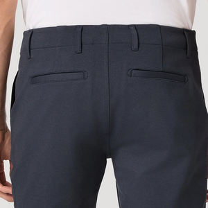 Acabado a medida con un look informal elegante, ropa semiformal adecuada para salidas y pantalones cortos chinos clásicos para hombre con logotipo personalizable - Product Image 5