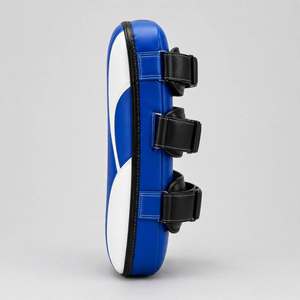 Protège-poignets thaïlandais en cuir bleu et blanc pour arts martiaux et boxe avec sangles à boucle réglables - Product Image 2