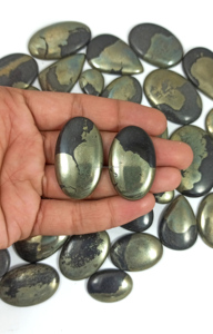 Radha Arts - Pyrite dorée naturelle, formes variées, cabochons de haute qualité, pierres précieuses en vrac du Rajasthan pour la fabrication de bijoux, vente en gros de pierres précieuses - Product Image 5