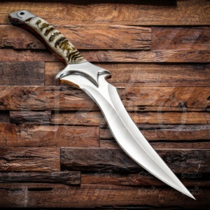 Cuchillo de caza Bowie SIZZCO personalizado hecho a mano con mango de cuerno de carnero, hoja de acero D2 de 13 pulgadas con punta de clip, funda de cuero, el mejor regalo para él. - Product Image 2