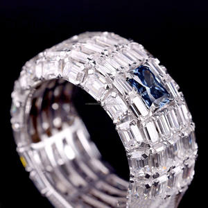 แหวนแต่งงานผู้ชายผู้หญิงทรงเรขาคณิตประดับมรกตสีน้ำเงินและไพลินเจียระไนแบบเรเดียนท์ ชุบโรเดียม เงินแท้ สไตล์ฮิปฮอป - Product Image 2