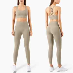 Conjunto de yoga de 2 piezas para mujer: leggings de cintura alta y sujetador deportivo con tirantes, sin costuras, de color liso, de longitud completa, ropa deportiva para yoga. - Product Image 1