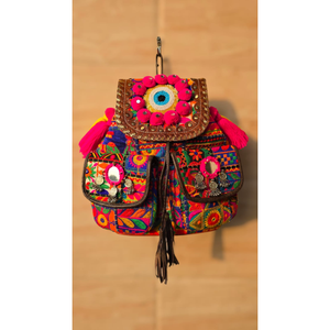 Sac à dos bohème fait main brodé œil porte-bonheur – Sac à dos ethnique tribal vibrant avec patchwork Banjara coloré - Product Image 1