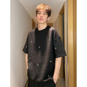 T-shirt blanc surdimensionné pour homme avec imprimé à pois scintillants, manches courtes, col rond, jersey décontracté en coton respirant, nouveau design - Product Image 2