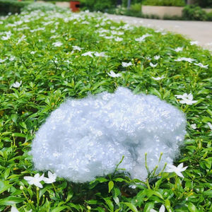 Fibra Hueca Conjugada HCS de 7Dx32mm, Sin Silicona, 100% Poliéster, Antiestática, Reciclable, Material de Relleno para Hilado - Product Image 1