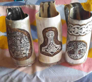 Diseño moderno de lujo tallado Buffalo Dinrking Horn Mug Viking Drinking Cuernos tallados Mug Historical Best by Crescent Crafts - Product Image 3