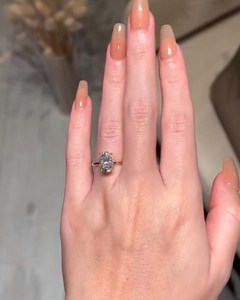 Anillo de Diamante Cultivado en Laboratorio con Corte Ovalado de 3 Quilates para Mujer |   Anillo de Compromiso Certificado por IGI |   Anillo de Novia de Lujo Chapado en Oro de 18K - Product Image 1