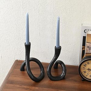 Nouveauté : Porte-bougie en fonte au design élégant pour la décoration de la maison, salon et table à manger. - Product Image 6