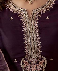 Ropa Étnica de Alta Gama para Boutiques y Diseñadores en Línea: Conjunto de Kurta con Lentejuelas Bordadas en Reyon Slub para Compradores Mayoristas - Product Image 4