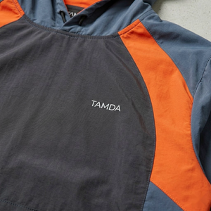 Ensemble survêtement imperméable coupe-vent avec short |   Ensemble short et sweat à capuche léger en nylon personnalisé pour l'été - Product Image 4