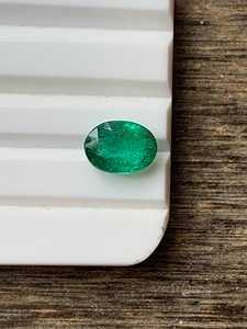 ZUBEDA GEMS JEWELRY พลอยมรกตธรรมชาติทรงรีสีเขียวเจียระไน 2.00 กะรัต พลอยประจำเดือนพฤษภาคม สำหรับทำเครื่องประดับ แหวน จี้ - Product Image 4