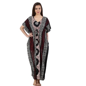 Bata Larga Estampada para Mujer, Cuello en V, Manga Corta, Holgada, con Patrón Geométrico, Ropa de Dormir de Verano, 100% Poliéster Tejido - Product Image 3