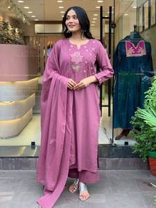 Nouveau designer coton soie vêtements ethniques pour les fêtes broderie travail Kurti pantalon ensemble écologique naturel taille haut Dupatta - Product Image 2