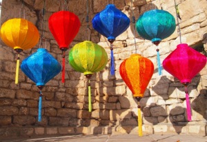 Lanterne en soie de bambou colorée, faite à la main, lanterne traditionnelle pour la décoration de mariage, de fête ou de restaurant - Product Image 3