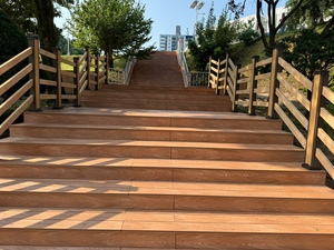 Tarima Ecológica Impermeable de Madera Plástica WPC de Tercera Generación en Oferta, para Piscina, Barbacoa, Jardín, Parque, Estadio, Camino, Patentada - Product Image 1