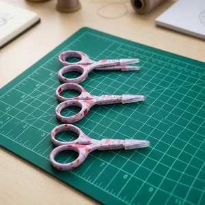 Tijeras de Bordado HABI INDUSTRIES de 3.5 Pulgadas, Acero Inoxidable, Hojas Afiladas de Precisión, Colores Flamingo Pink, Lemonade y Wisteria - Product Image 5