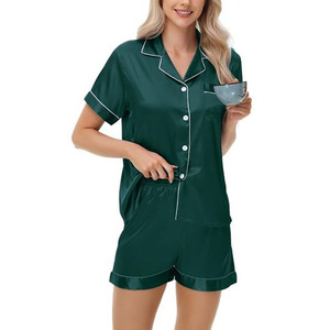 Ensemble de pyjama court en satin personnalisé pour femme, vêtements de nuit en soie à manches courtes boutonnées, tenue de détente de luxe douce pour l'été, OEM ODM - Product Image 2