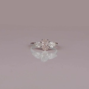 Bague de fiançailles pour femme en diamant de laboratoire rose clair taille brillant sur mesure, plaqué or massif 14 carats, faite à la main, marque Infinity, certifiée IGI - Product Image 1
